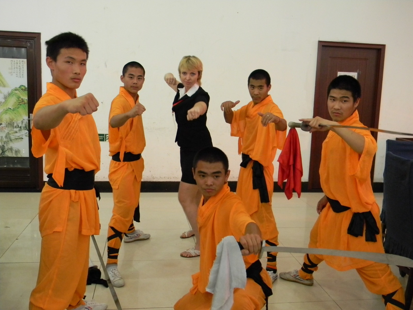 Liubov samen met het Chinese Wushu team